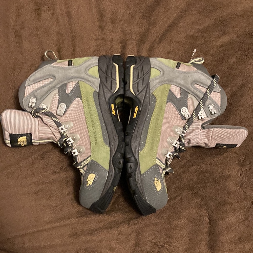 NWT North Face hiking boots - Picture 2 of 14